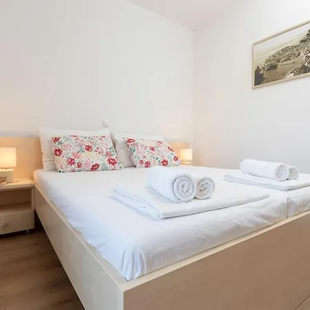 Deluxe Kovac With Terrace Apartment