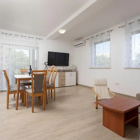 Deluxe Kovac With Terrace Apartment Baska (Krk)
