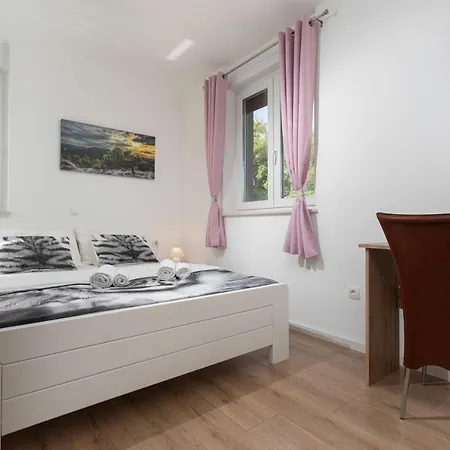 Lägenhet Deluxe Kovac With Terrace