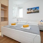 Deluxe Kovac With Terrace Lägenhet Baška