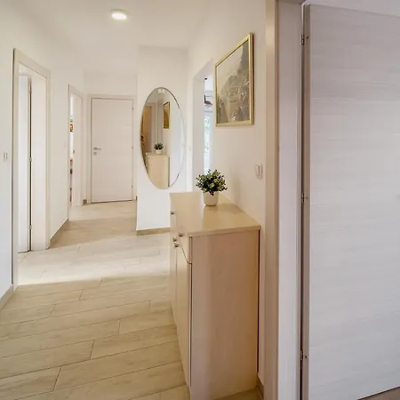 Deluxe Kovac With Terrace Daire *