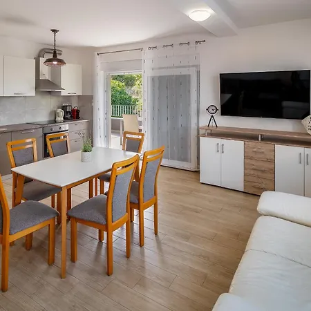 Deluxe Kovac With Terrace Daire *